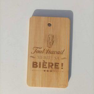 Planche apéro en bois - Tout travail mérite sa bière - 18,5x11cm